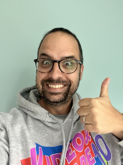 Matt smiling and giving a thumbs-up.